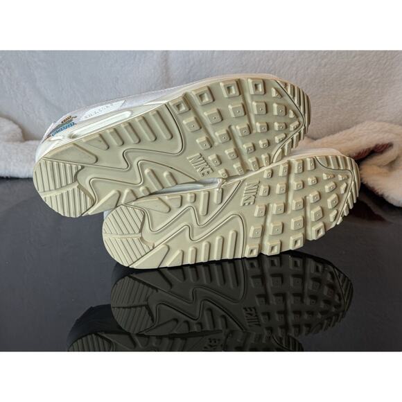 Nike Air Max 90 SE Women's Shoes Size 8 The Future Is Equal FD0867-133 Sail Lips - Picture 7 of 9